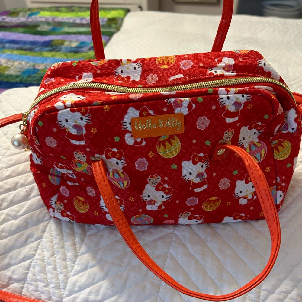 Hello Kitty crossbody handbag or purse with detachable strap, pearl zipper pull
